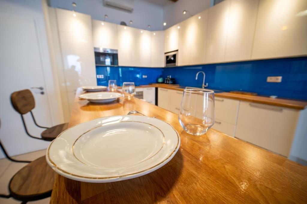 Air-conditioned Loft In The Heart Of The Old Port Apartment Marseilles