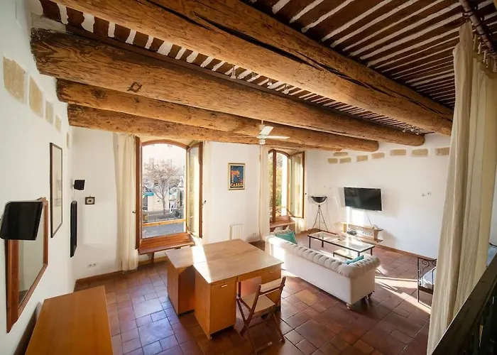 Air-Conditioned Loft In The Heart Of The Old Port