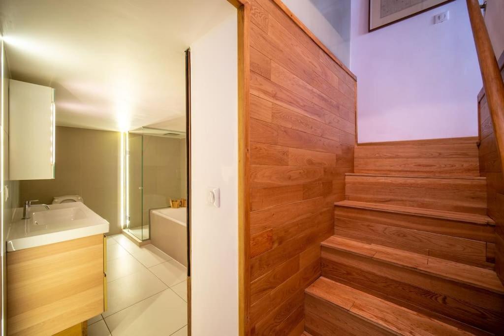 Air-conditioned Loft In The Heart Of The Old Port Apartment Marseilles