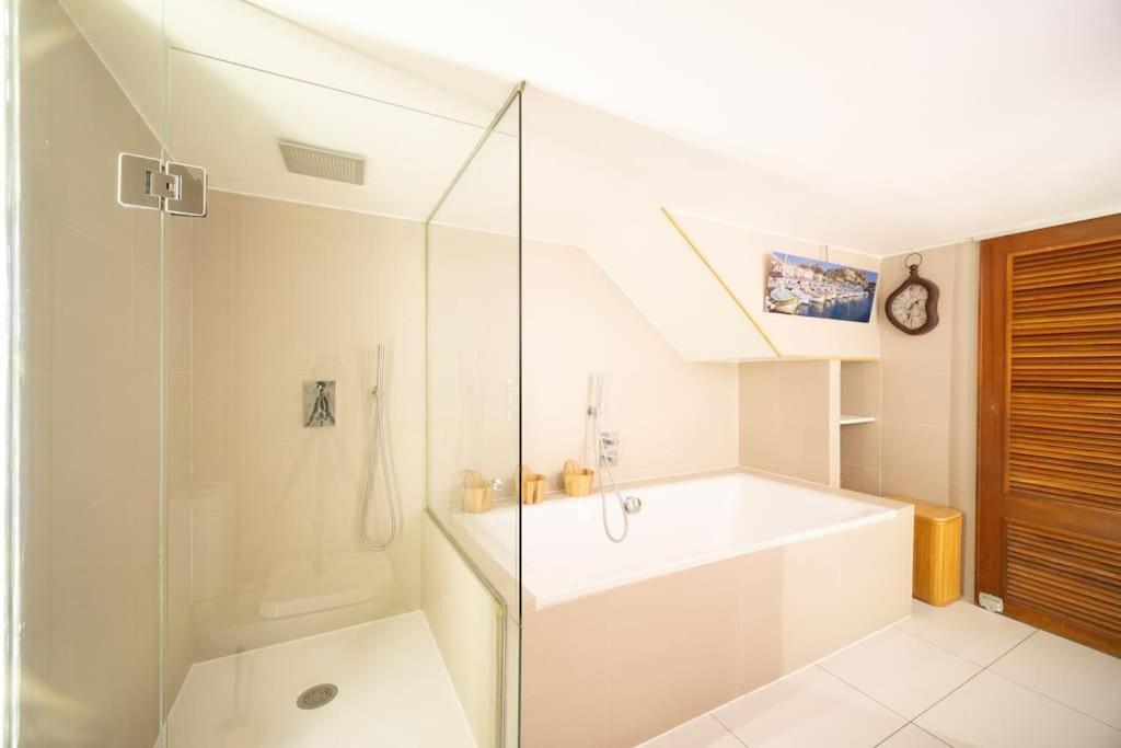 Air-conditioned Loft In The Heart Of The Old Port Marselha
